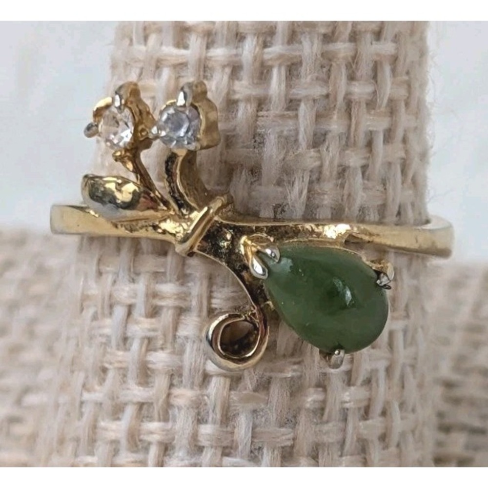 Vintage Gold Tone Jade Teardrop Ring w/ Clear‎ Accents Sz 6.5 Floral Design